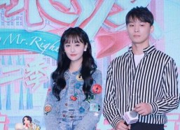 穿越去娱乐圈吃瓜,我与明星的瓜田奇遇记