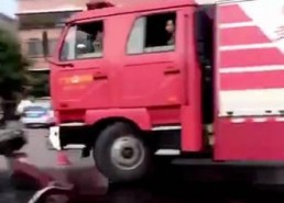 消防车救火视频,火场救援瞬间回顾